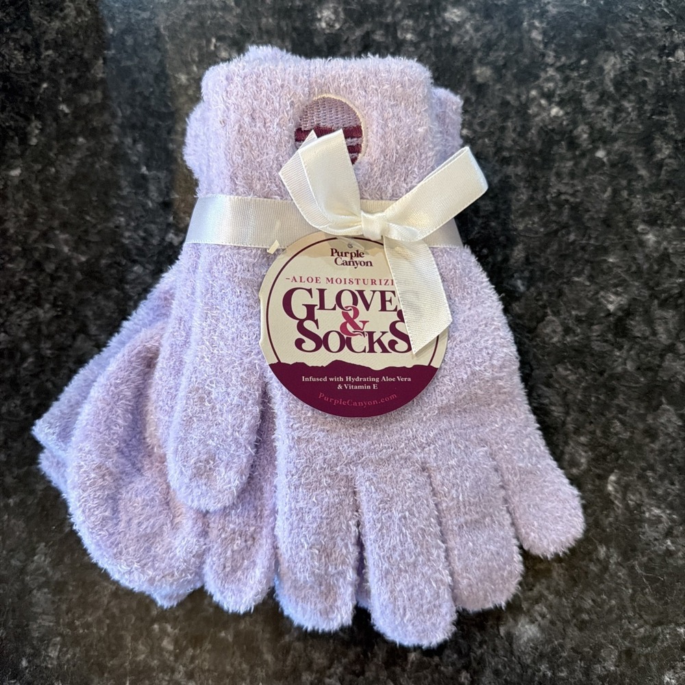 Aloe Socks Gloves Set Purple Moisturizing Socks and Gloves Infused with Aloe - Picture 2 of 6